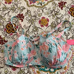 NWT floral bathing suit top. 20W